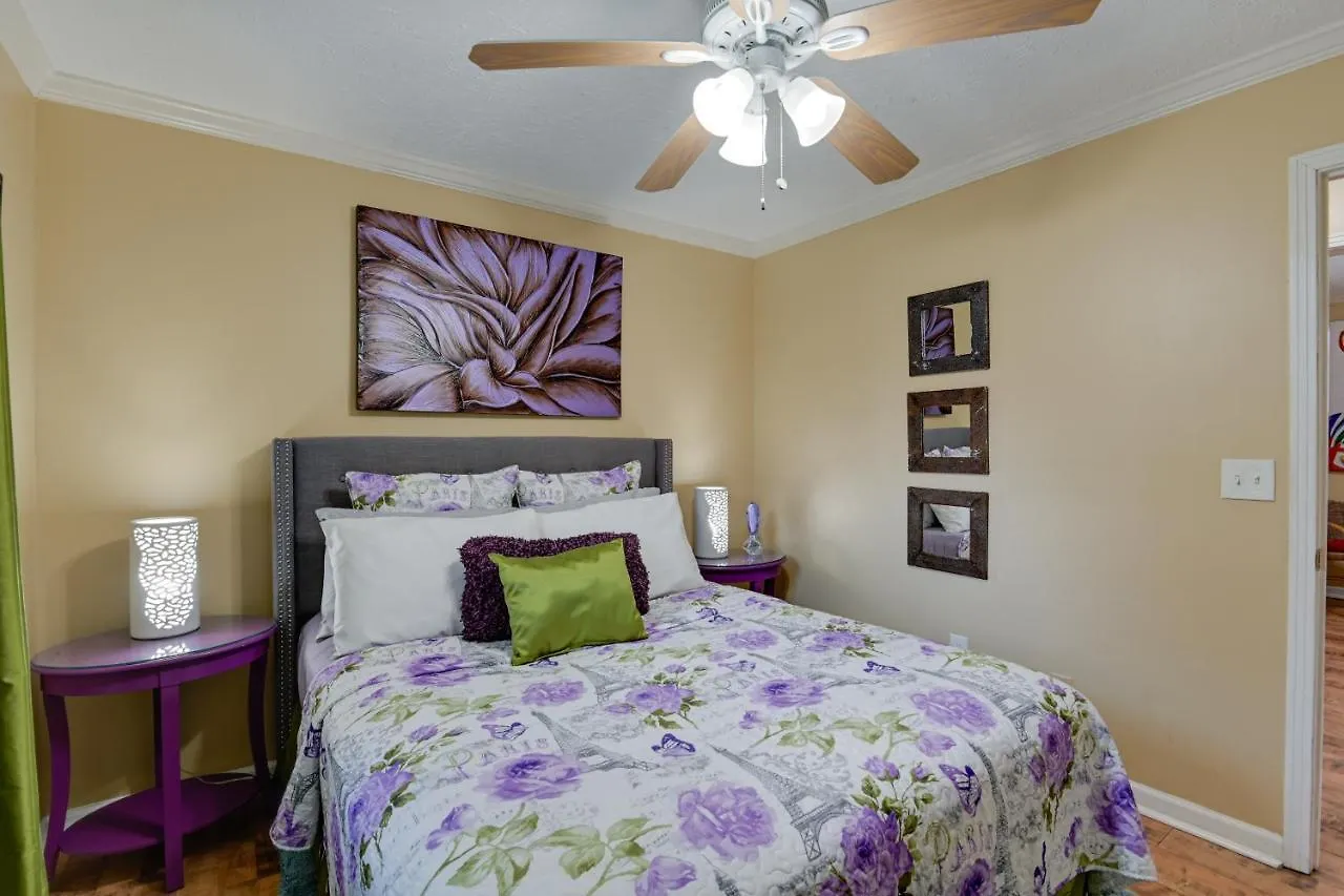 Charming Nashville Home Near Restaurants And Bars!